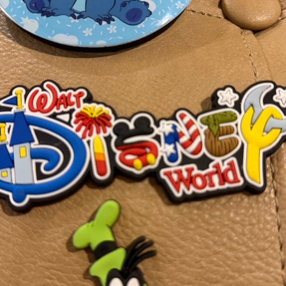 Disney World Character magnet set, including stitch, Mickey and goofy - Picture 3 of 7